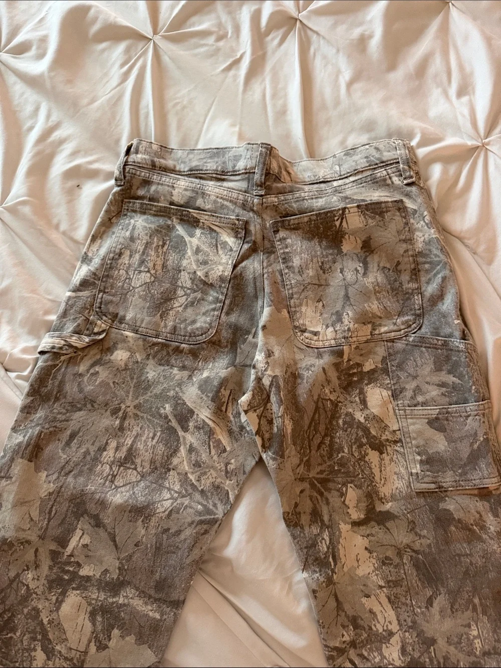 Hollister Men's Camouflage-Print Cargo Pants - Beige & Gray